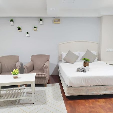 The Little Star Studio Hotel- Star Regency 브린창 외부 사진