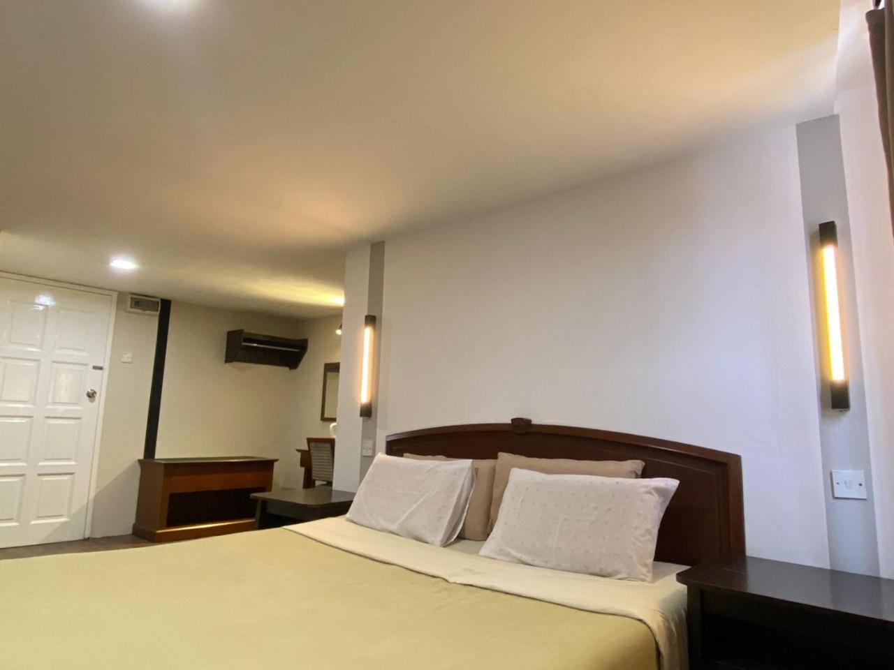 The Little Star Studio Hotel- Star Regency 브린창 외부 사진