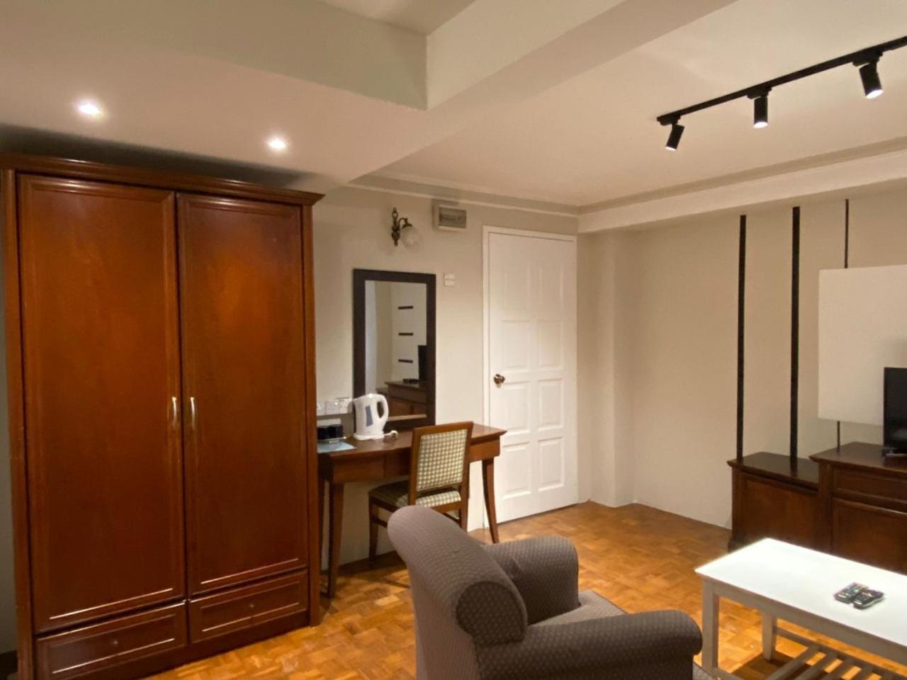 The Little Star Studio Hotel- Star Regency 브린창 외부 사진