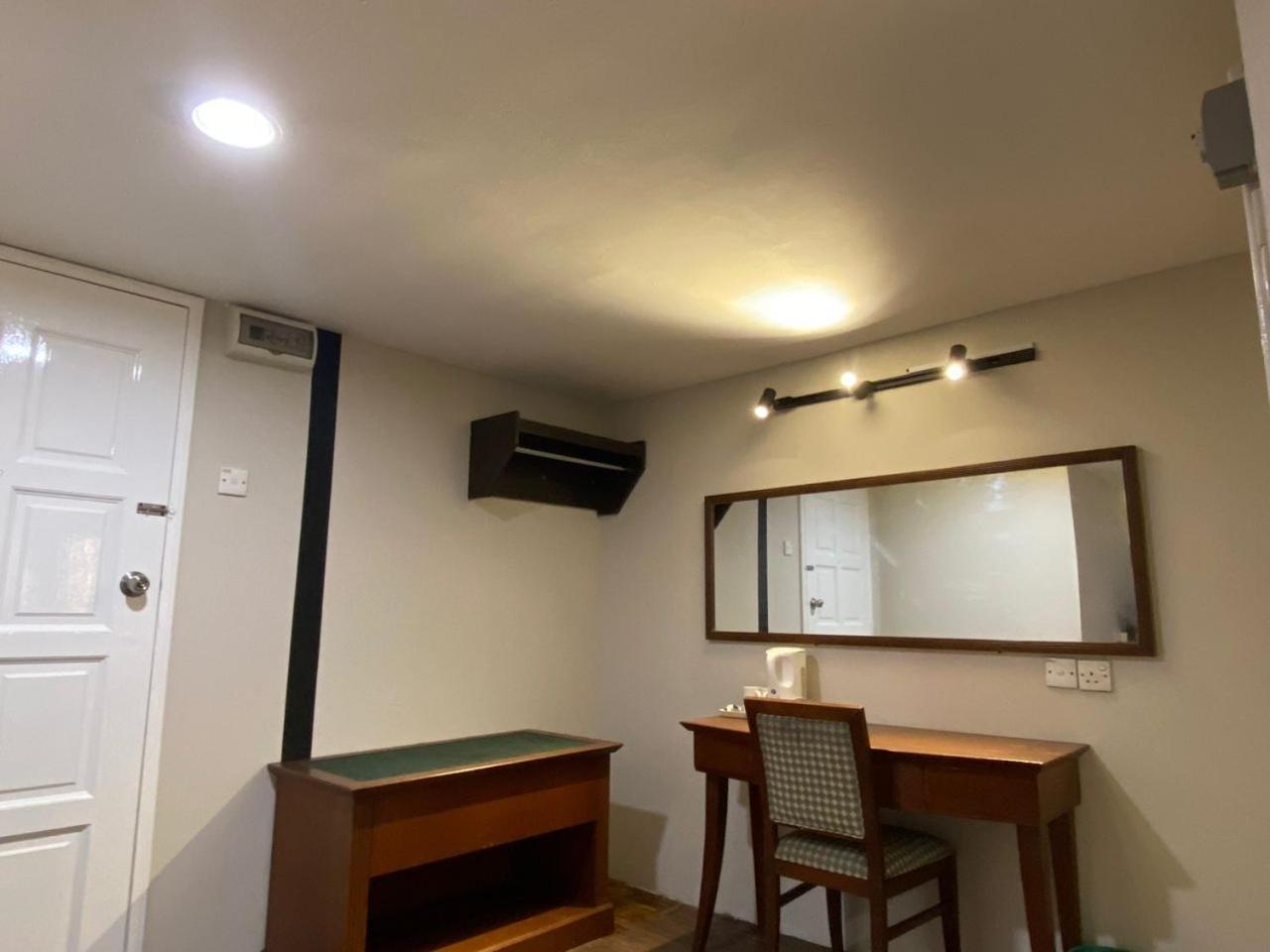 The Little Star Studio Hotel- Star Regency 브린창 외부 사진